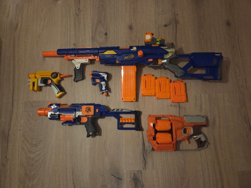 complete set Nerf geweren met diverse accessoires., Ophalen, Gebruikt