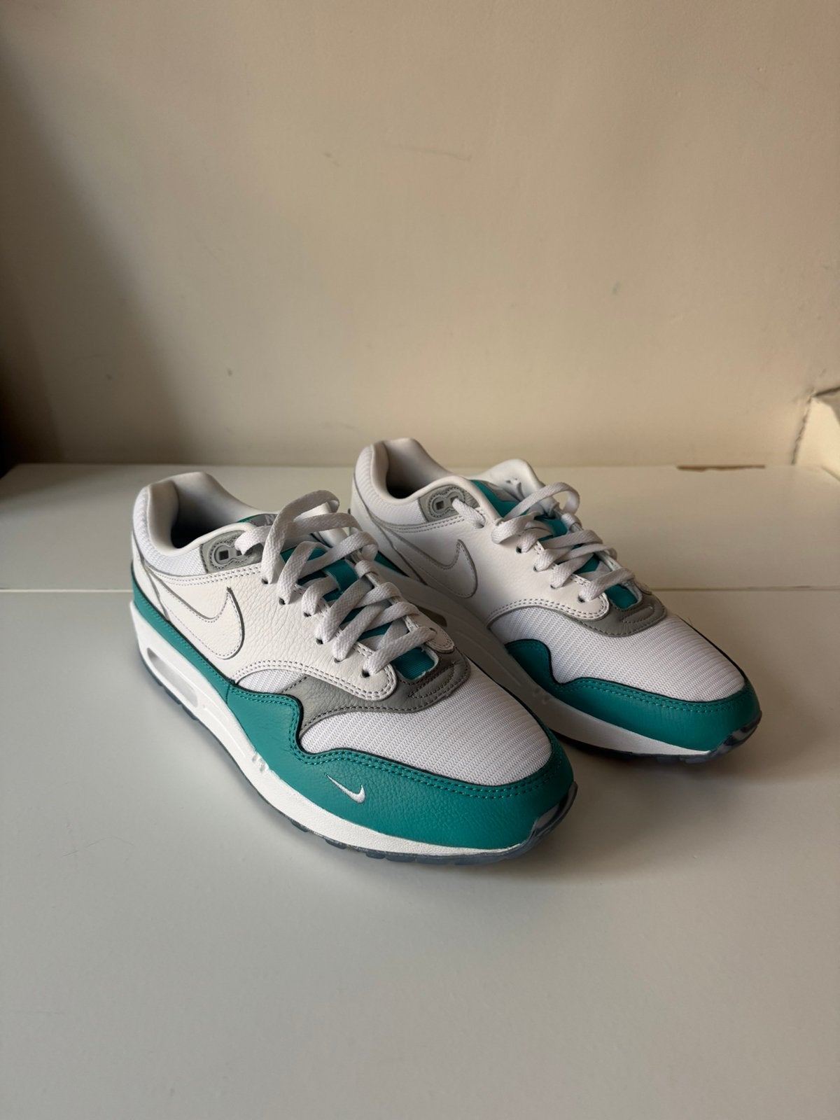 Air max 1 maat 44 NBY Jade white safari zool, Ophalen of Verzenden, Zo goed als nieuw, Wit