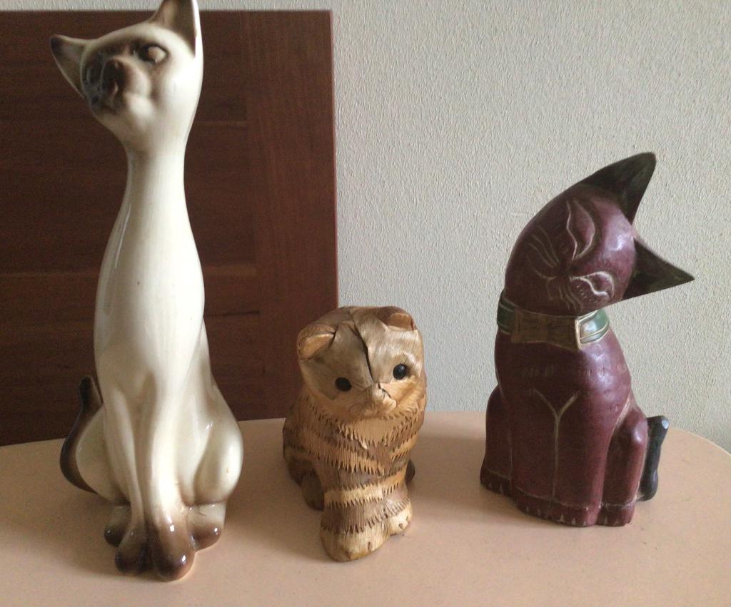 3 kattenbeelden, poezenbeelden, verschillende, Verzamelen, Beelden en Beeldjes, Ophalen of Verzenden, Gebruikt, Dier