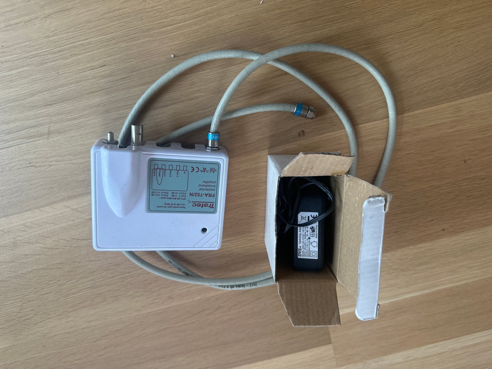 Tratec FRA-752N Versterker met Coaxkabel en Adapter, Ophalen of Verzenden, Gebruikt, Minder dan 2 meter, Coaxiale kabel