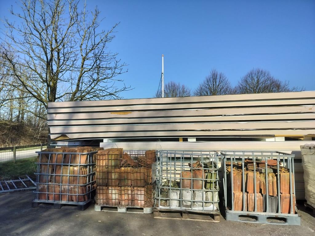 Partij Friese golfjes dakpannen - circa 725 stuks, Doe-het-zelf en Verbouw, Ophalen, Steen of Klei, 15 m² of meer, Dakpannen