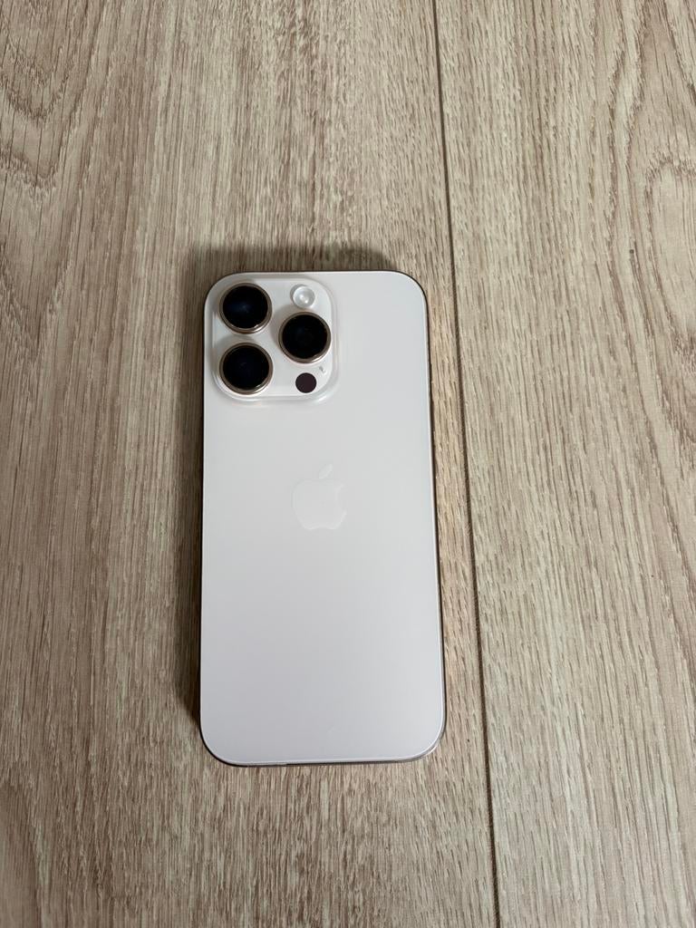 Apple IPhone 16 Pro 128GB Dessert Titanium, 128 GB, Ophalen of Verzenden, Zo goed als nieuw, 93 %