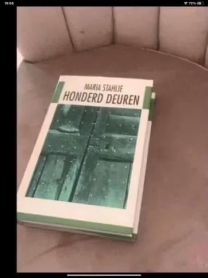Honderd Deuren - Maria Stahlie, Ophalen of Verzenden, Zo goed als nieuw, Nederland, Maria Stahlie