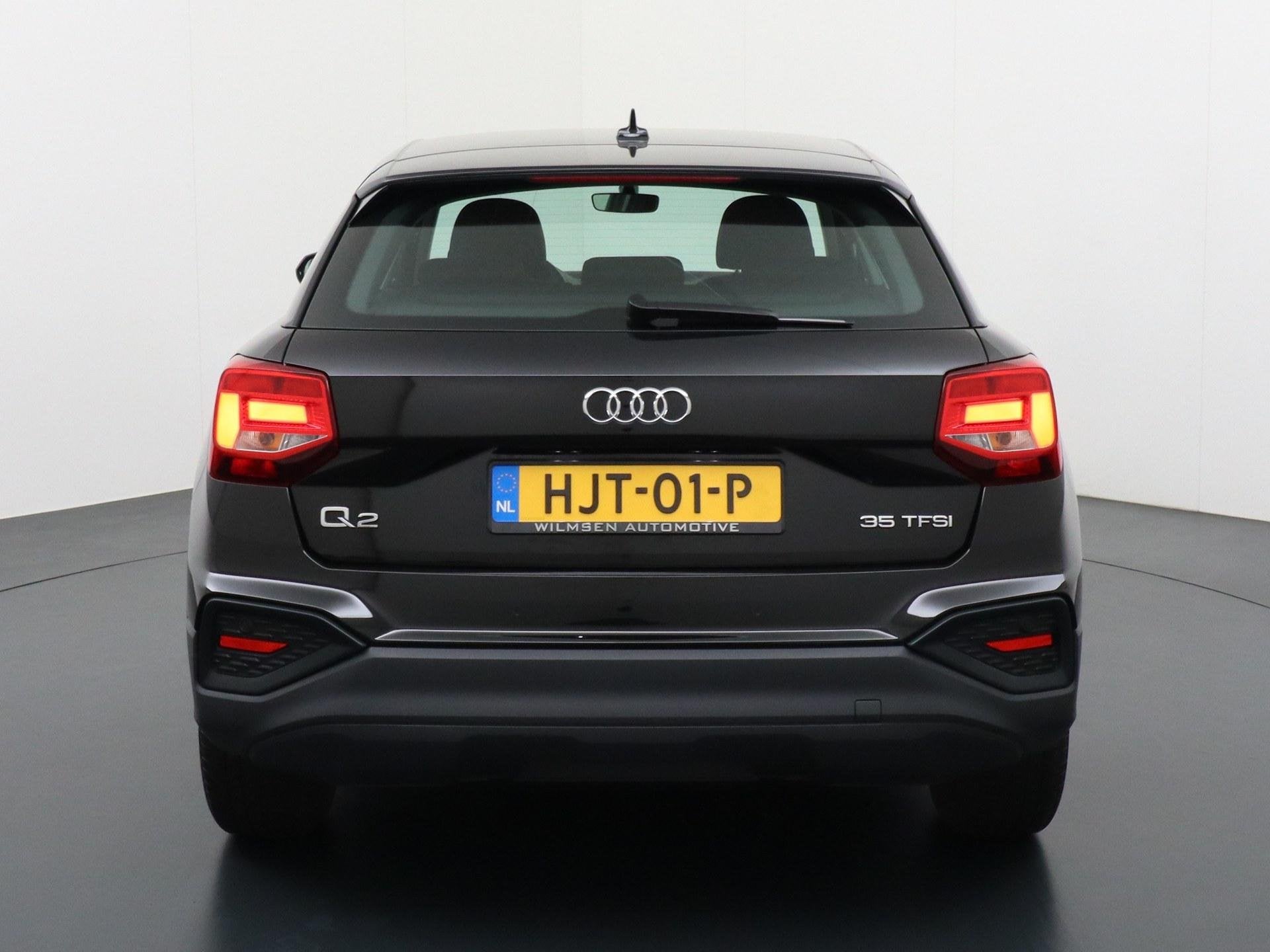 Audi Q2 35 TFSI Edition, 4 cilinders, 150 pk, Leder en Stof, Zwart
