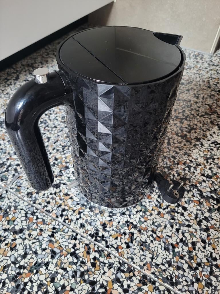 Zwarte Electrische waterkoker,  1,7 liter, 1 tot 2 liter, Ophalen of Verzenden, Gebruikt