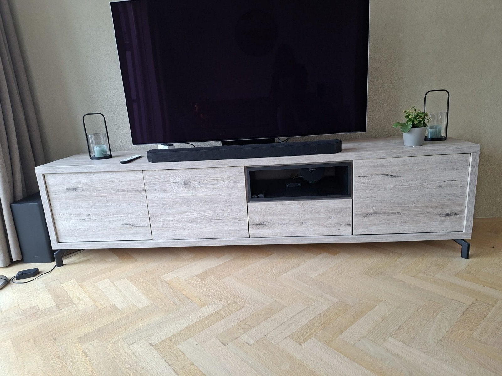 Modern TV-meubel in zeer goede staat - 243x50x63 cm, Ophalen of Verzenden, Zo goed als nieuw, 25 tot 50 cm, Minder dan 100 cm