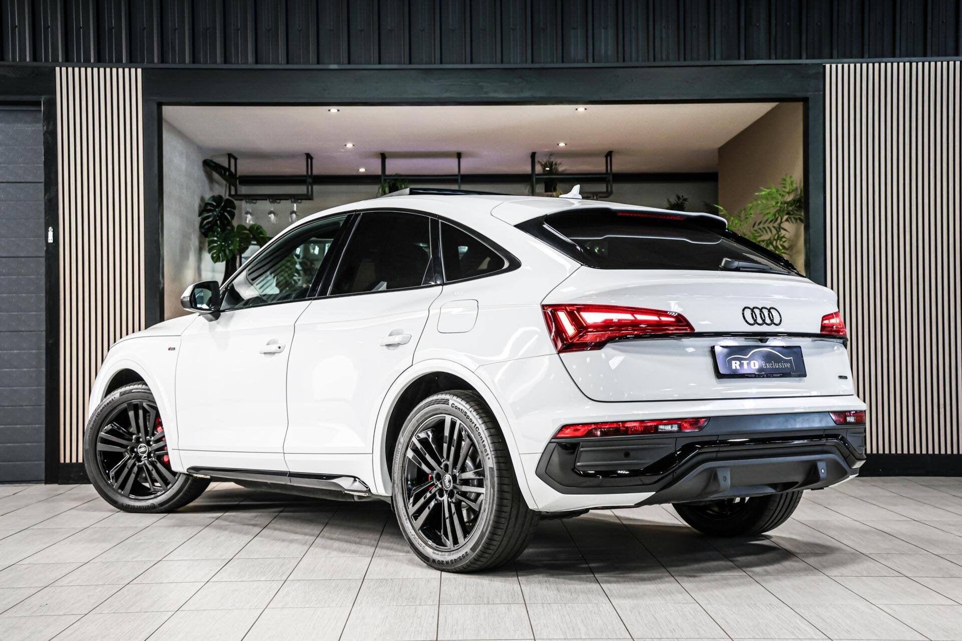 Audi Q5 Sportback 50 TFSI e S-Line|Pano|HUD|Trekhaak|Matrix, Auto's, Automaat, Dealer onderhouden, Zwart, 4 cilinders