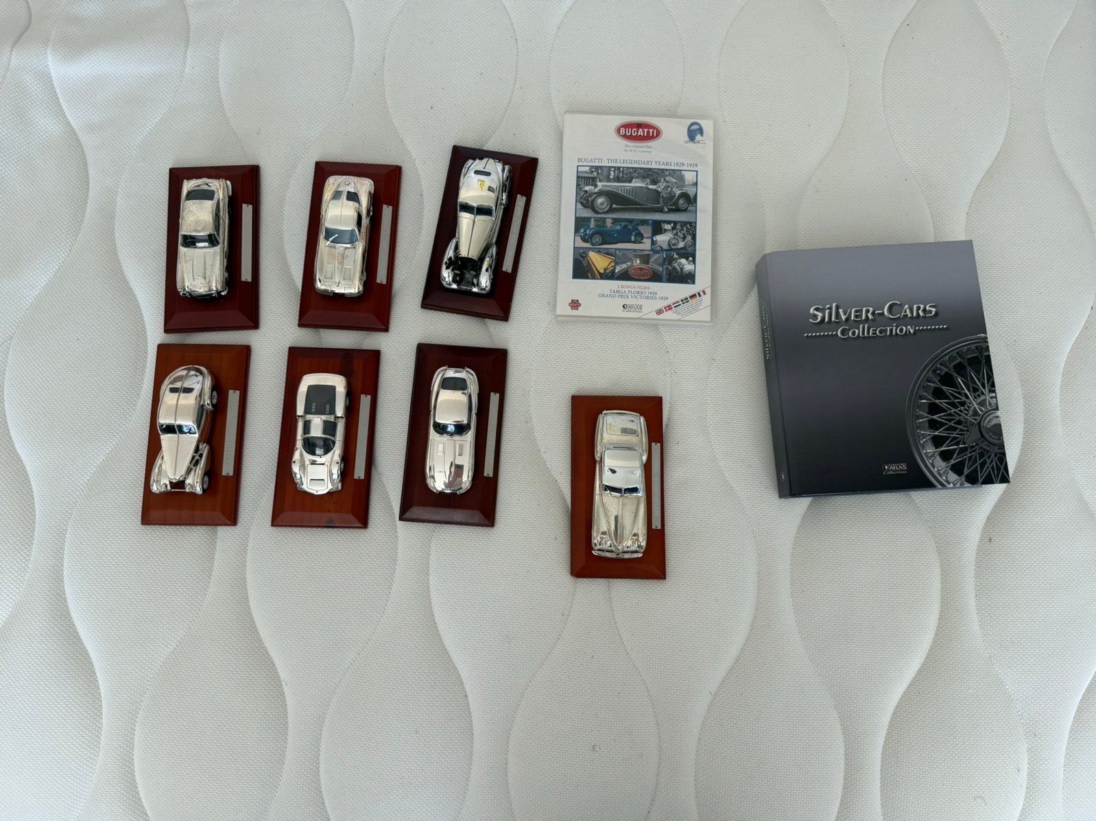 Silver-cars collectie+ cd buggati en infoboekje, Hobby en Vrije tijd, Modelauto's | 1:43, Ophalen of Verzenden, Gebruikt