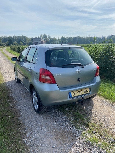 Foto 5 van Toyota Yaris AUTOMAAT met gebruikers sporen
