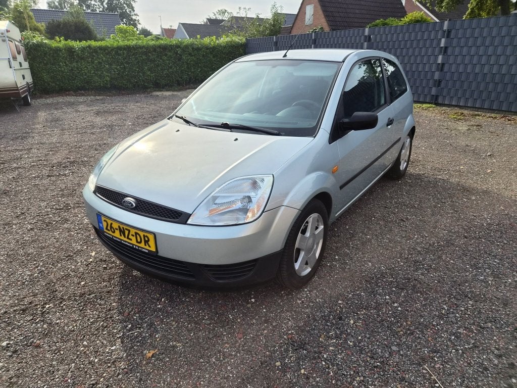 Ford Fiesta 1.3 Centennial Airco + Nieuwe apk! (bj 2004), Voorwielaandrijving, Stof, 1242 cc, 4 cilinders