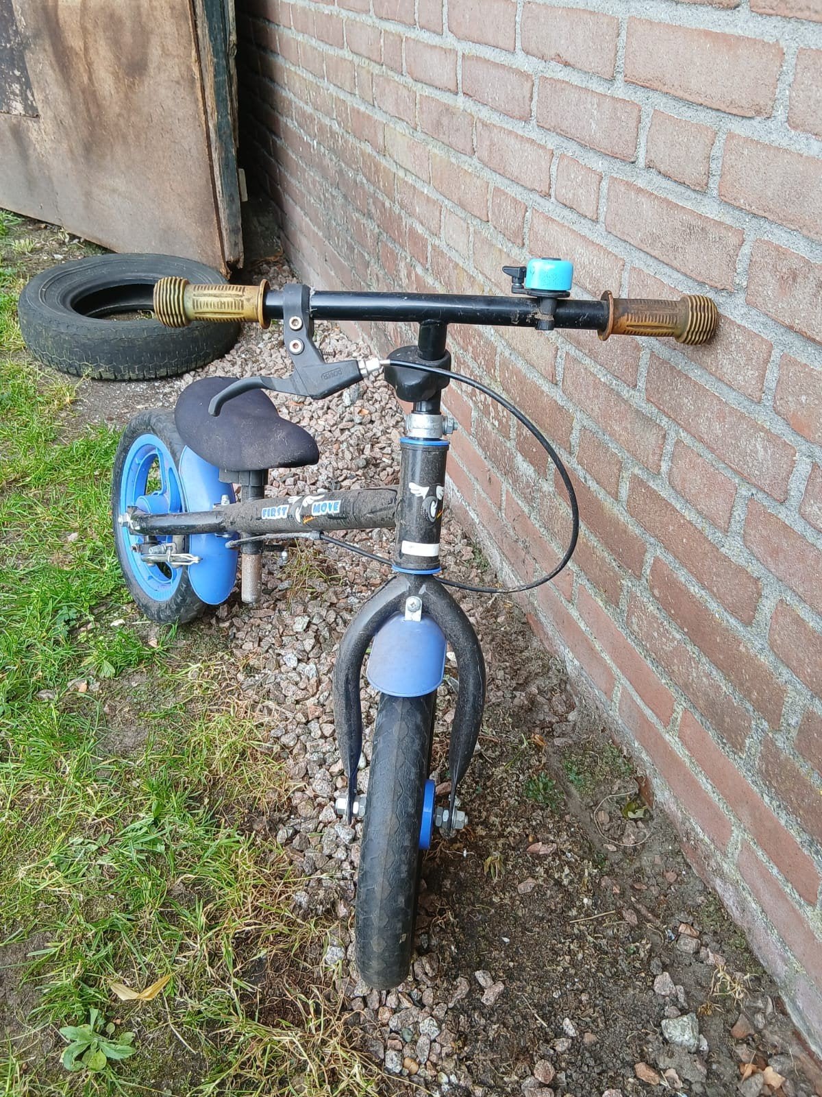 Stoere First Bike loopfiets, zwart met blauwe accenten, Ophalen, Gebruikt, Minder dan 16 inch
