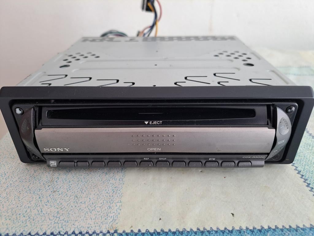 SONY CDX-R 3000 auto radio en CD, Ophalen of Verzenden, Zo goed als nieuw