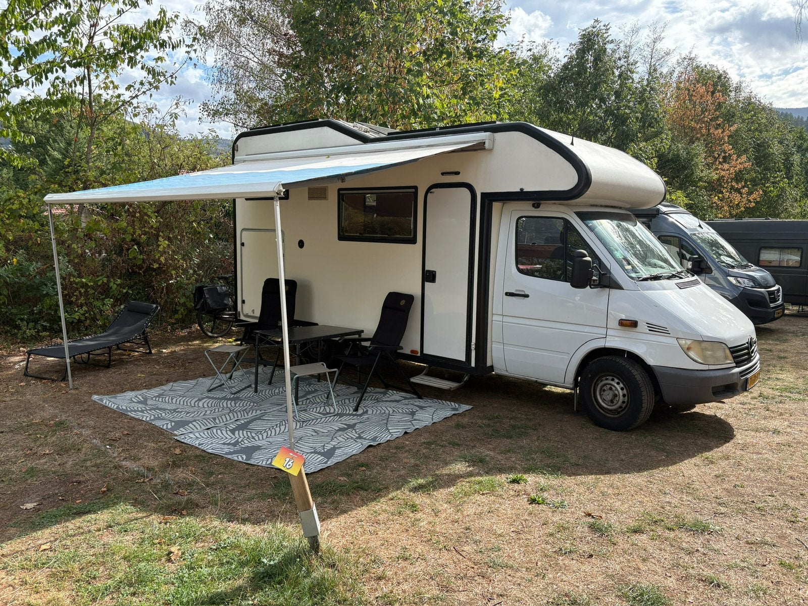zeer complete Mercedes Sprinter camper – volledig off-grid, Half-automaat, Ringverwarming, Tot en met 2, Koelkast