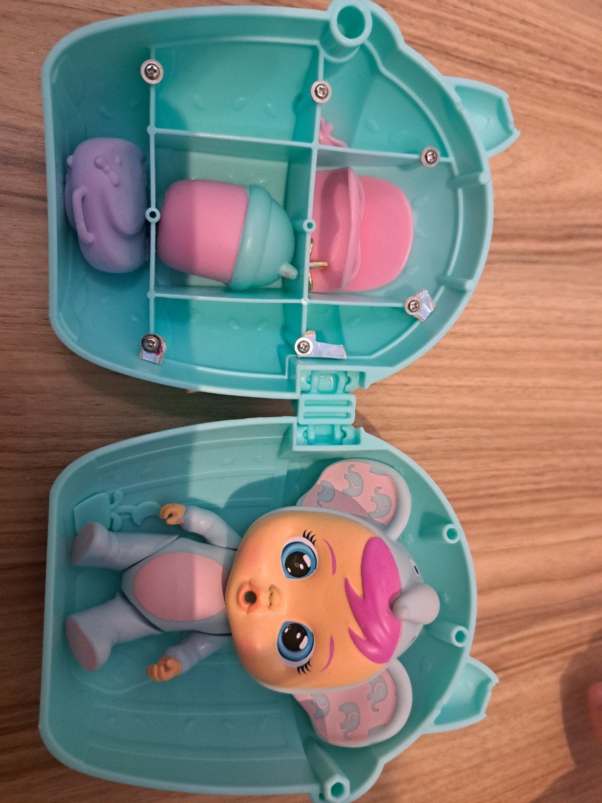 Cry babies figuur met huisje, Kinderen en Baby's, Speelgoed | Poppen, Ophalen of Verzenden, Zo goed als nieuw, Overige typen