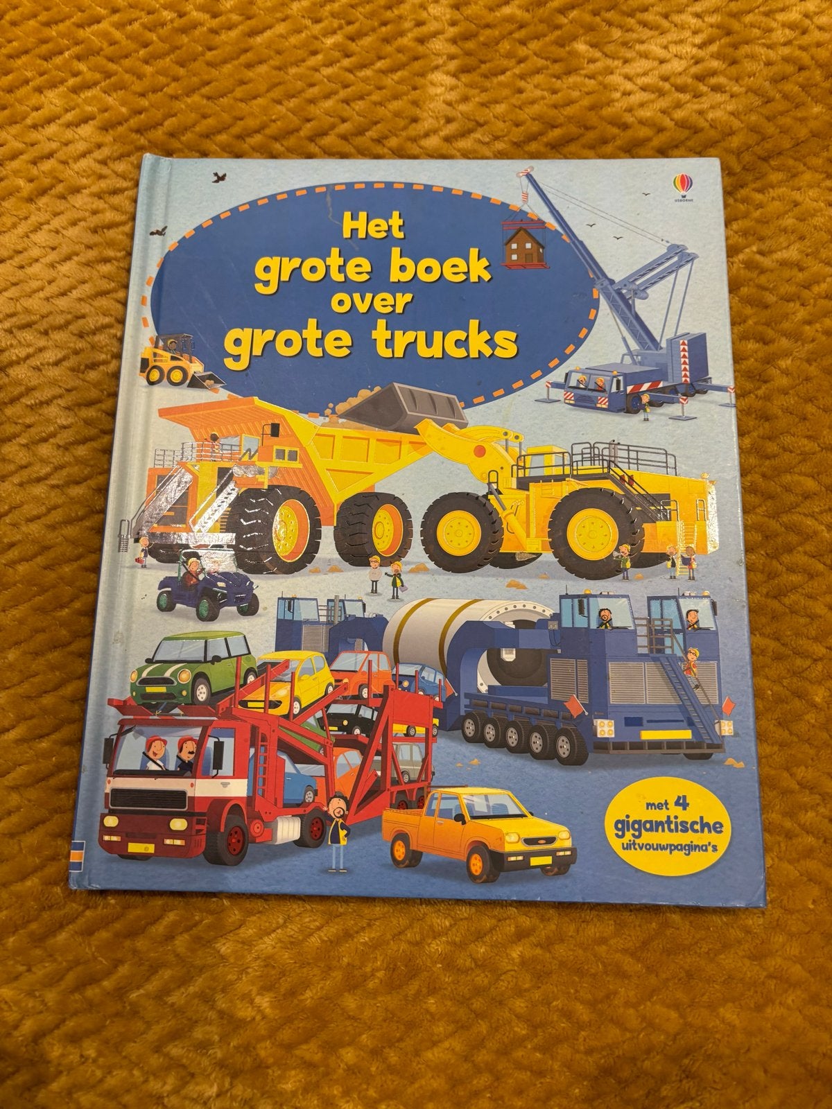 Het grote boek over grote trucks - Usborne, Boeken, Ophalen, Zo goed als nieuw, Non-fictie