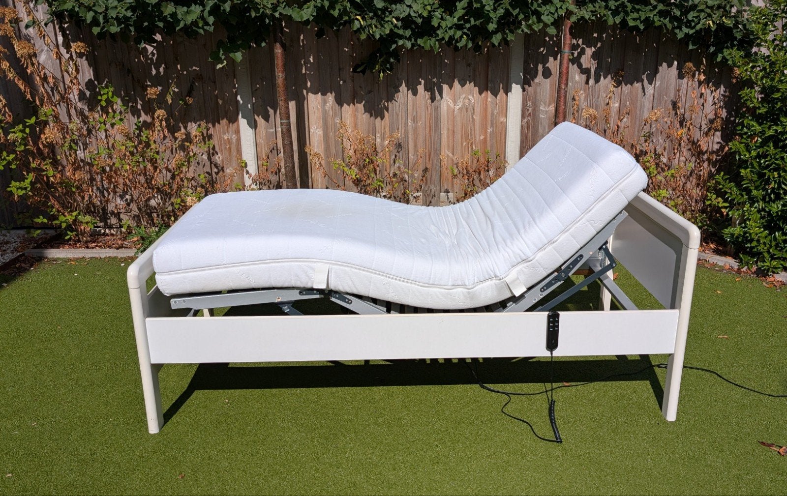 Verstelbaar eenpersoonsbed met matras - 200x90, Huis en Inrichting, Ophalen, 90 cm, Eenpersoons, Wit