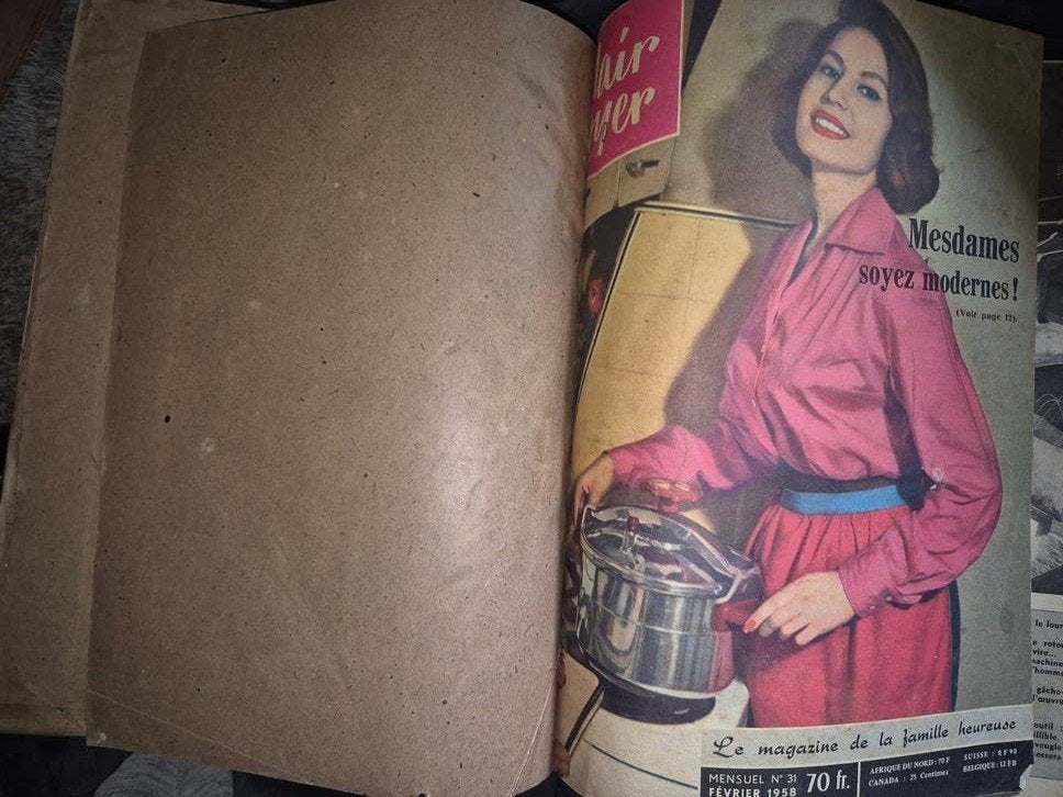 Clair Foyer Tijdschriften Boek - Vintage Franse Magazines, Ophalen of Verzenden, Gelezen, Overige typen