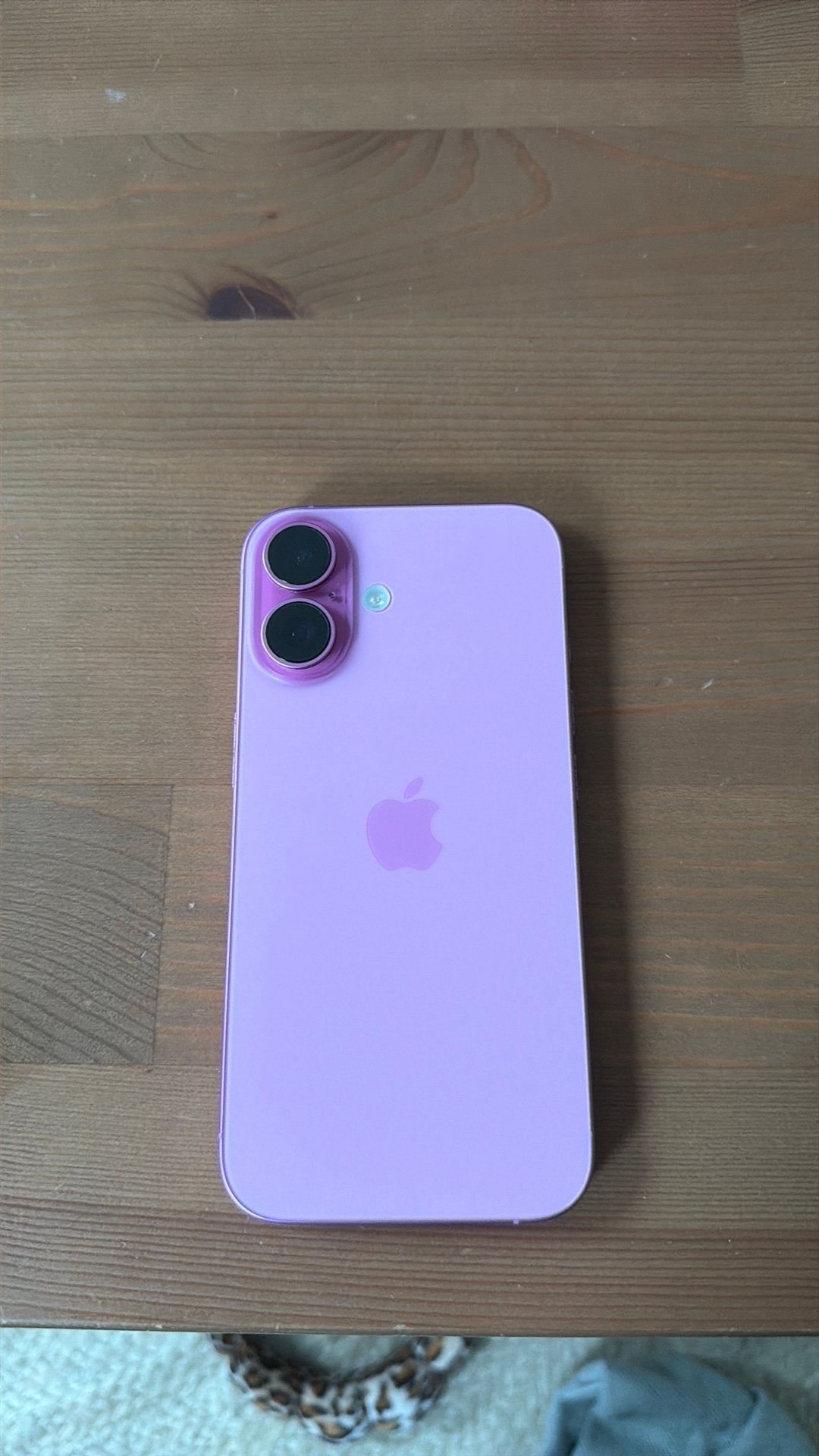 Foto 2 van iPhone 16 roze/paars