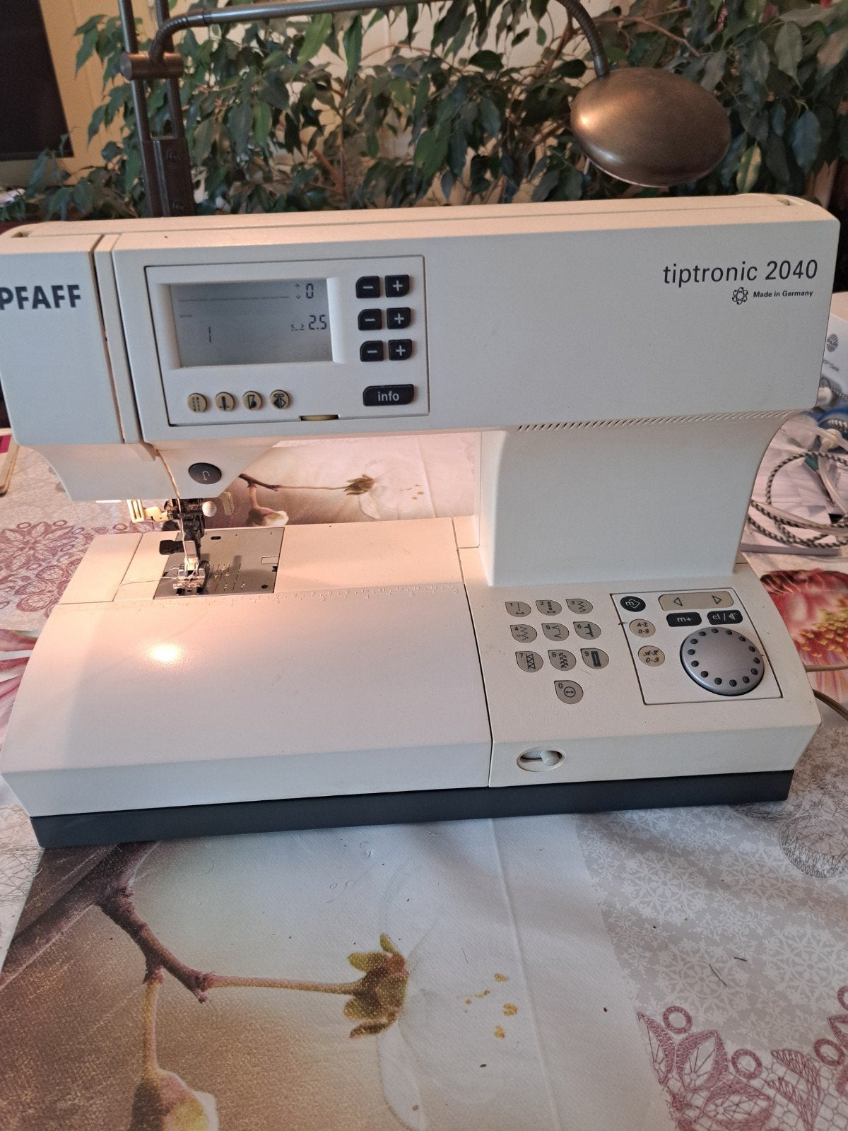 Pfaff Tiptronic 2040 Naaimachine - Uitstekende Staat, Ophalen, Gebruikt, Naaimachine, Pfaff