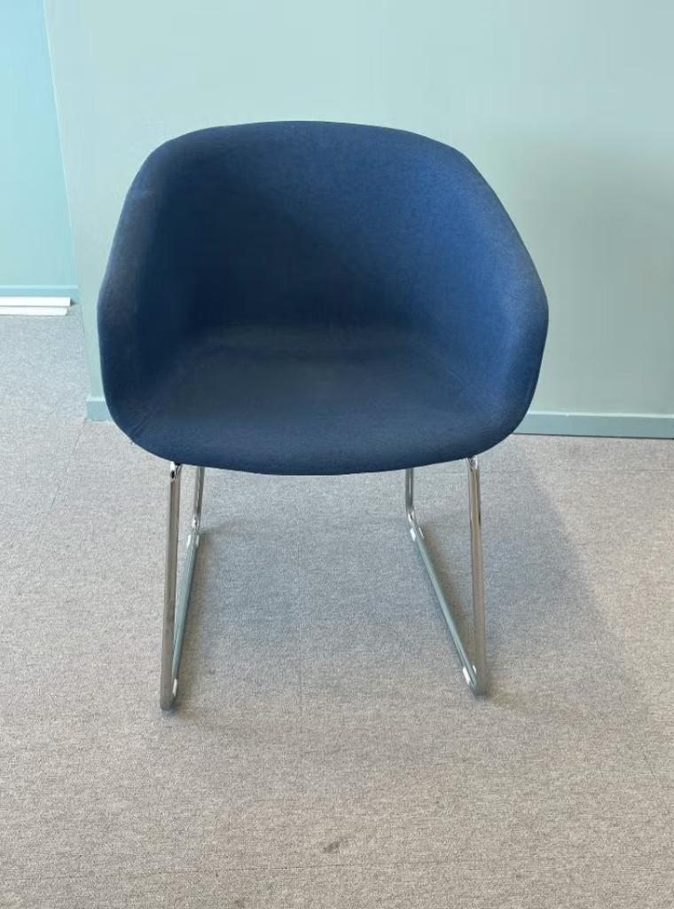 Stoel Sledepoten (10 stuks aanwezig) / Vergaderstoel, Ophalen, Gebruikt, Blauw, Stof
