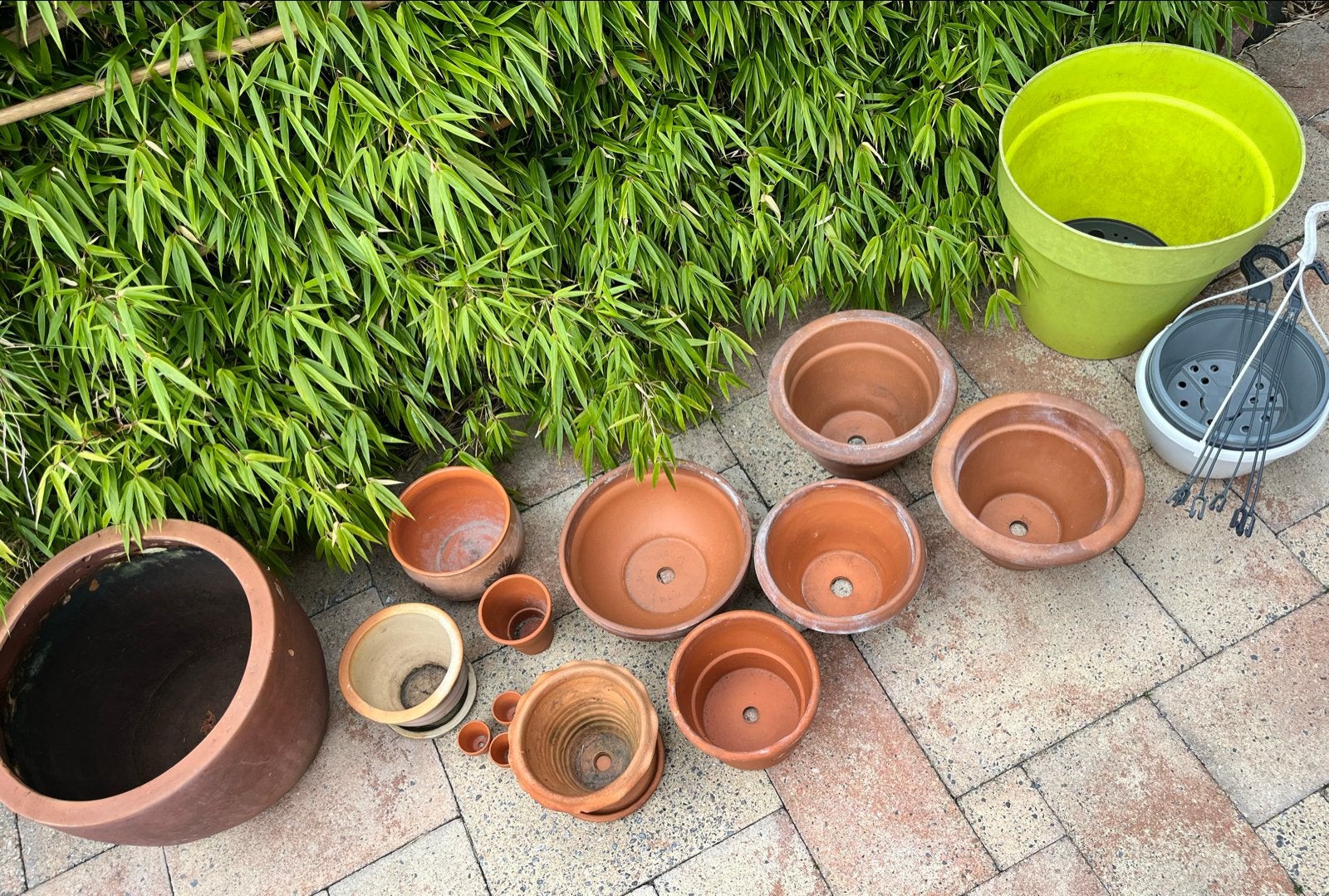 Diverse bloempotten en plantenbakken - Terracotta en kunstst, Ophalen, Gebruikt, 40 cm of meer, Rond