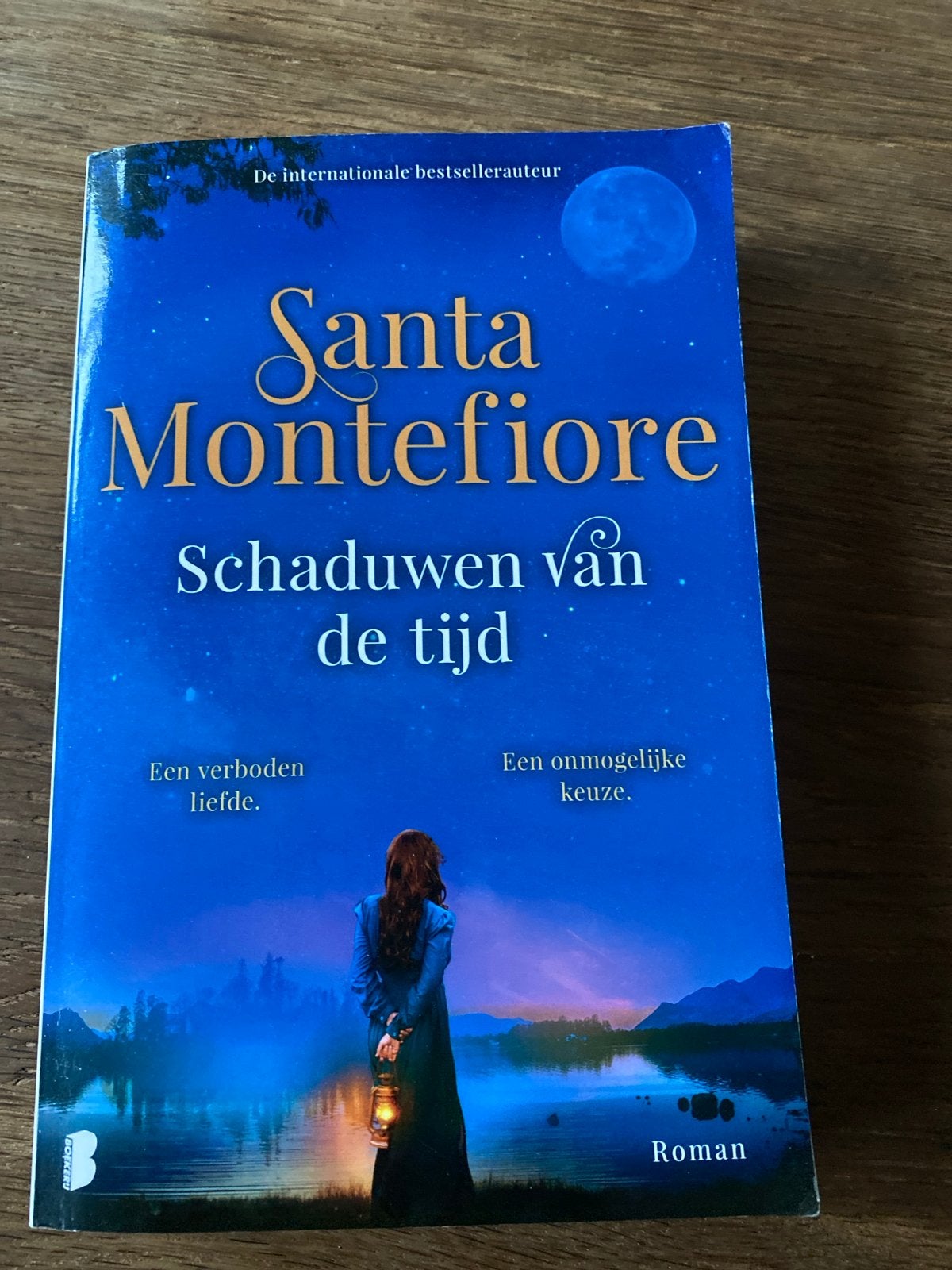 Santa Montefiore - Schaduwen van de tijd, Ophalen of Verzenden, Zo goed als nieuw, Nederland