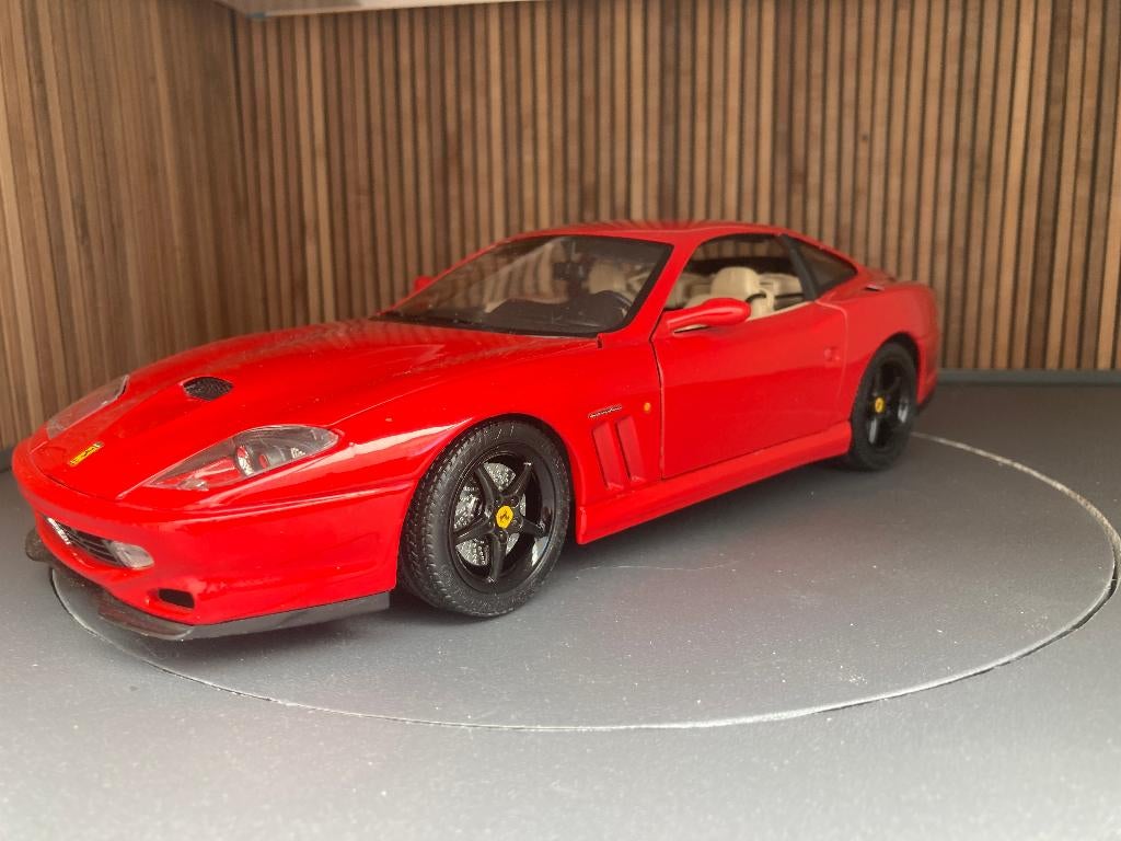 Ferrari 550 Maranello 1:18 Bburago met zwarte wielen MJ, Ophalen of Verzenden, Zo goed als nieuw, Auto, Bburago