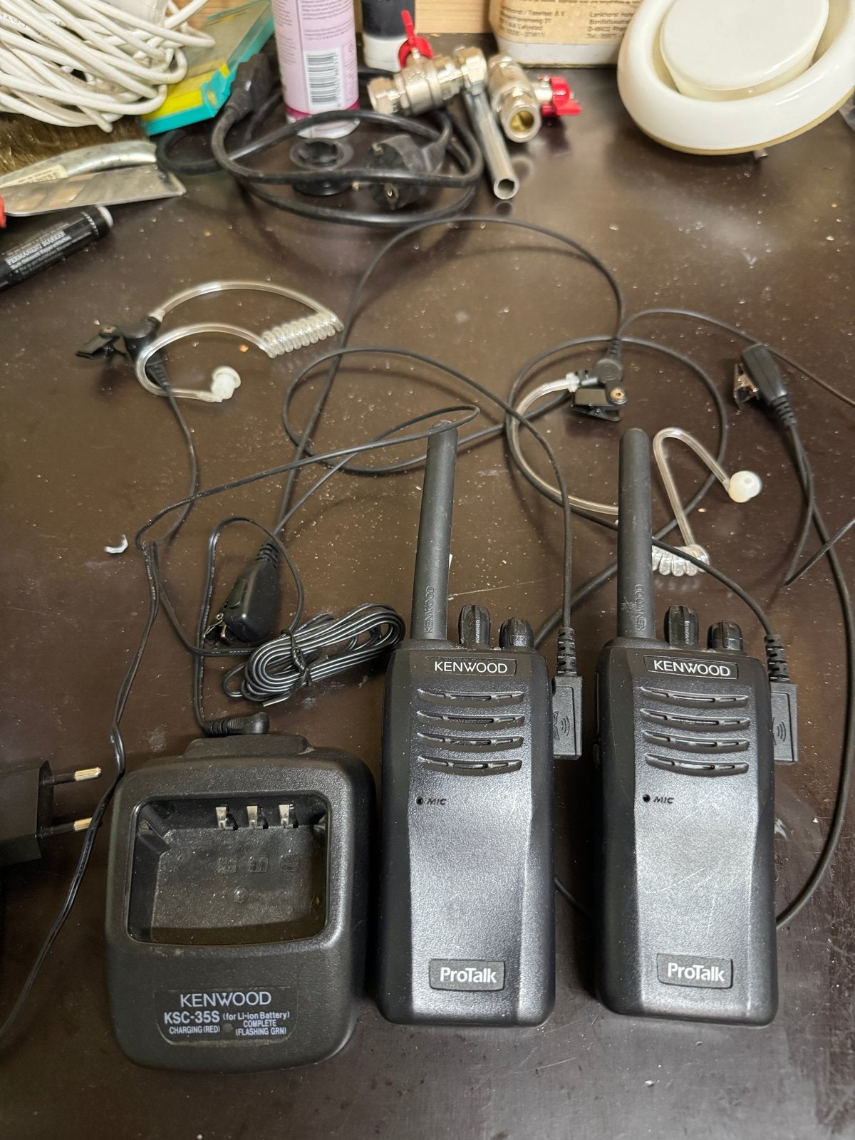 Kenwood ProTalk TK-3501 Portofoons met laders en oortjes, Gebruikt, 5 tot 15 km, Ophalen of Verzenden, Portofoon of Walkie-talkie