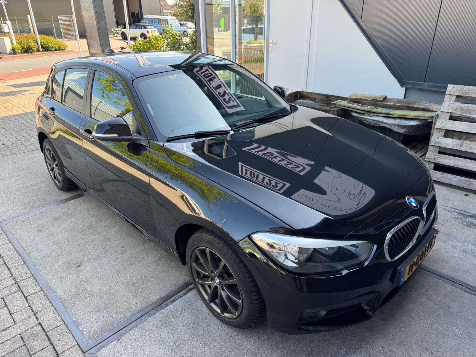 Bmw 1 serie 116i 2016, Auto diversen, Ophalen, Zwart, Benzine