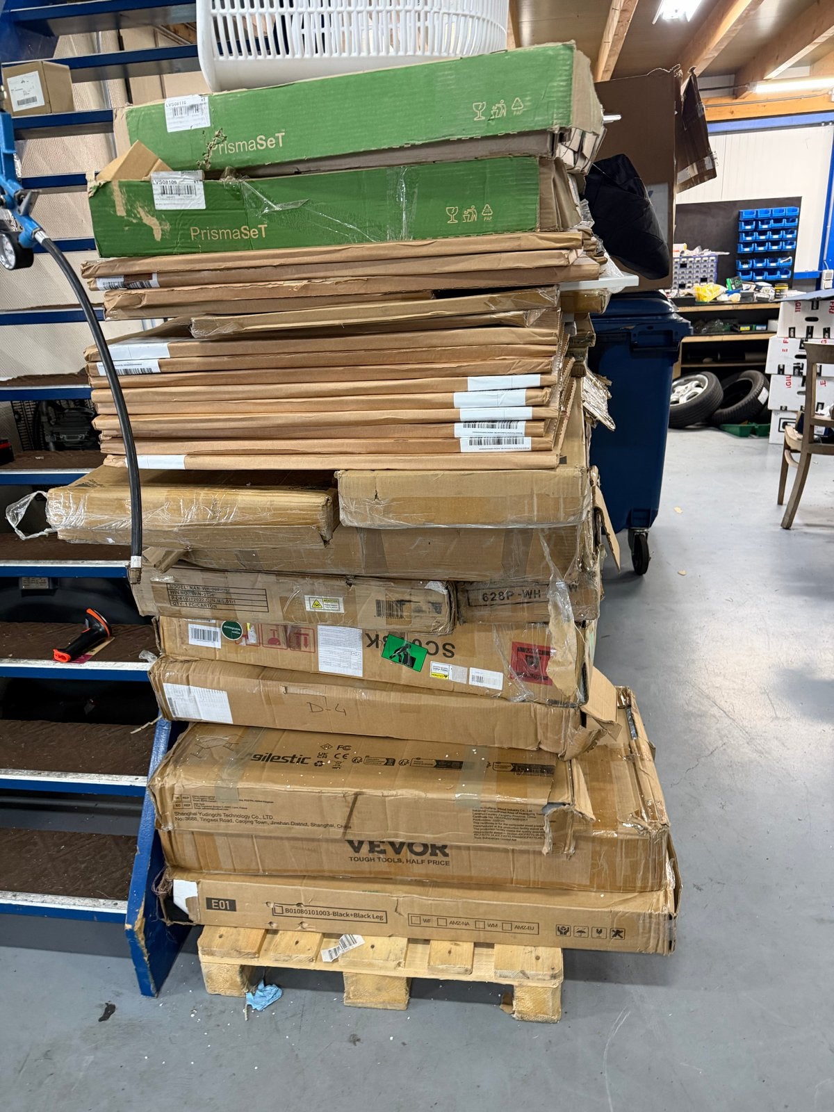 Pallet vol meubels en elektrische bureaus - Retourpartij, Ophalen of Verzenden