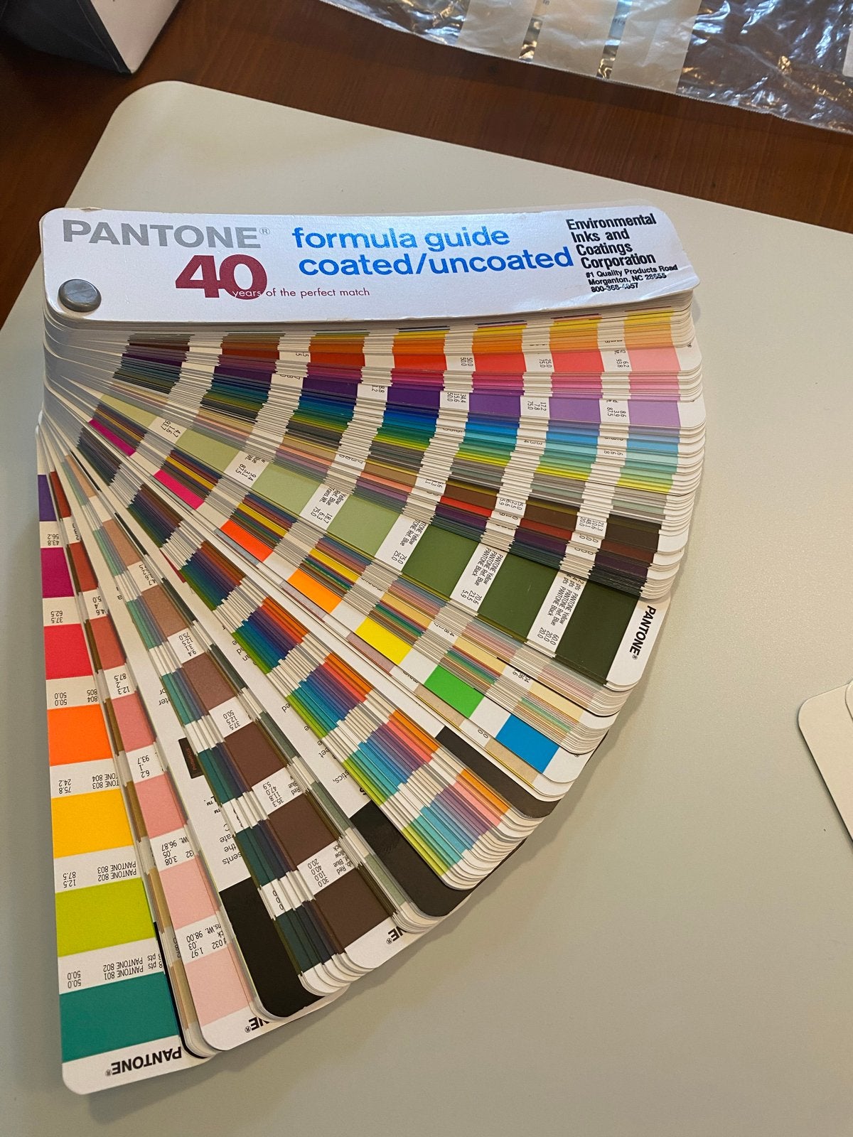 Pantone Formula Guide Coated/Uncoated kleurenwaaier, Ophalen