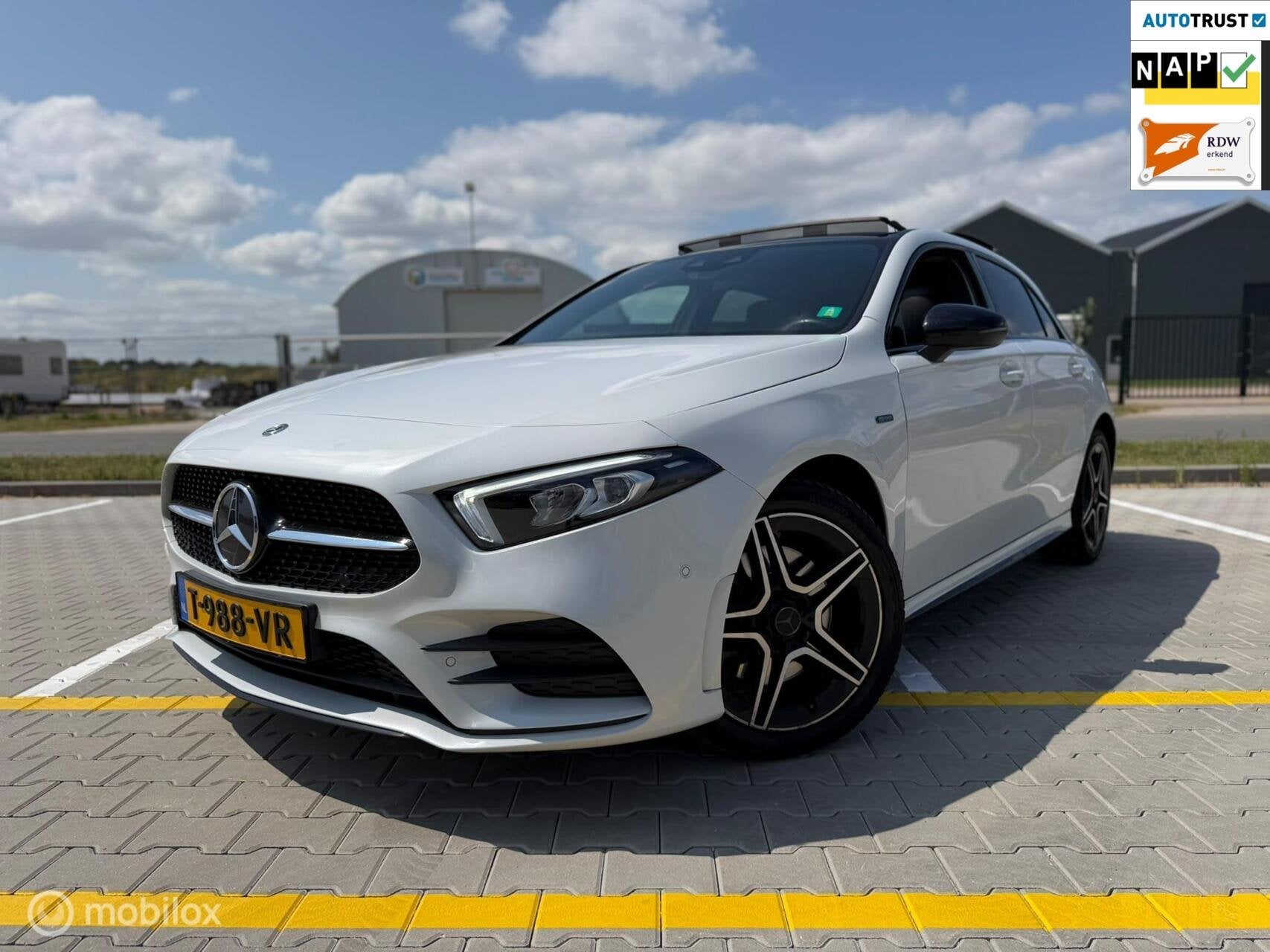 Mercedes A-klasse 250 e AMG Limited|PANO|CARPLAY|AUTOM|, Auto's, Mercedes-Benz, Automatische klimaatregeling, Euro 6, 4 cilinders