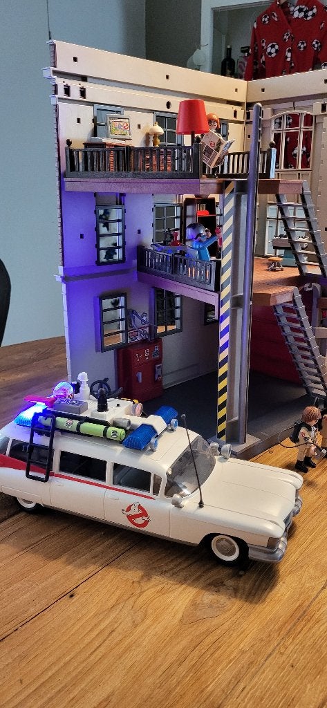 Playmobil Ghostbusters kazerne, auto & marshmallow man, Kinderen en Baby's, Speelgoed | Playmobil, Ophalen, Zo goed als nieuw