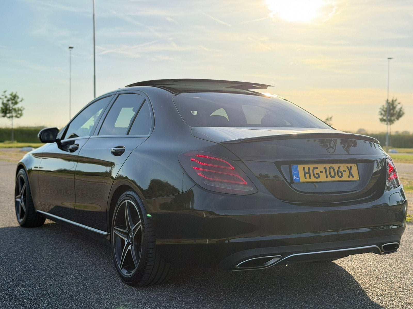 Foto 19 van Mercedes-Benz C350e 211PK | Pano | Burmester | 360 Camera