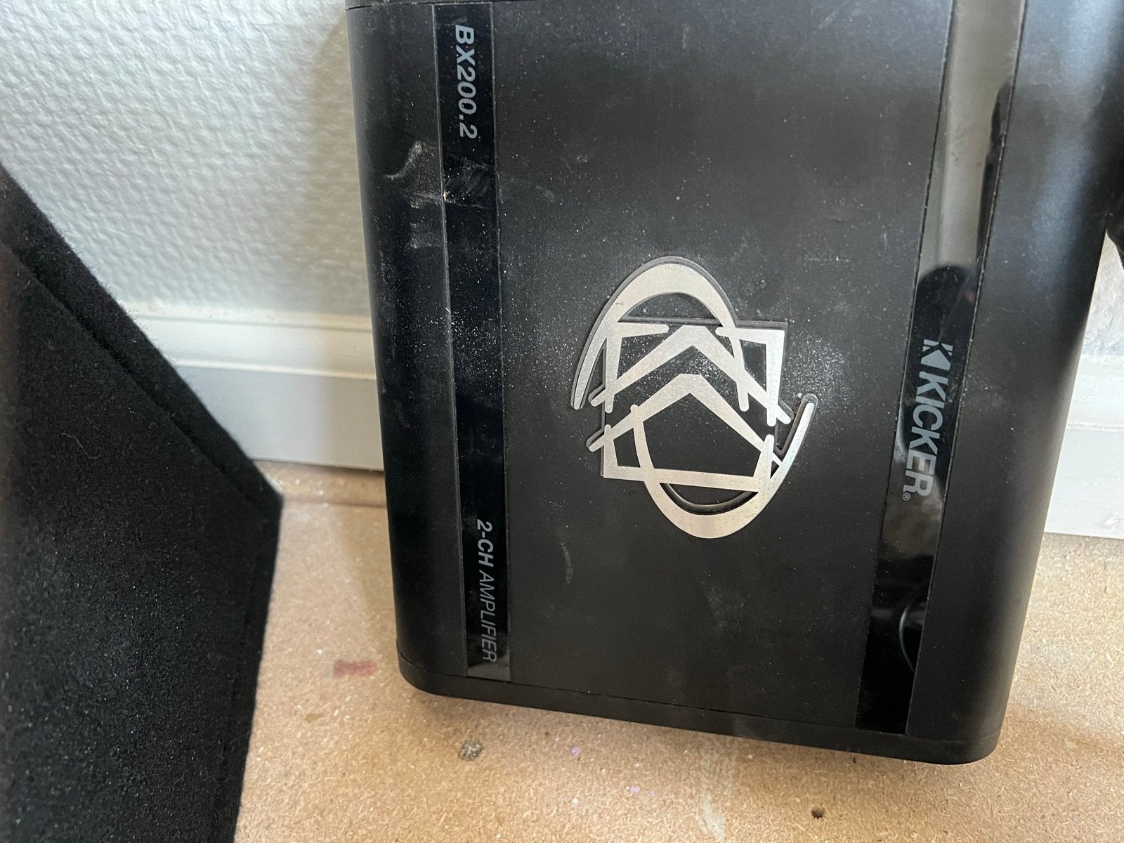 Kicker Subwoofer met Versterker - Kicker VCompC124 12-inch, Auto diversen, Ophalen, Zo goed als nieuw
