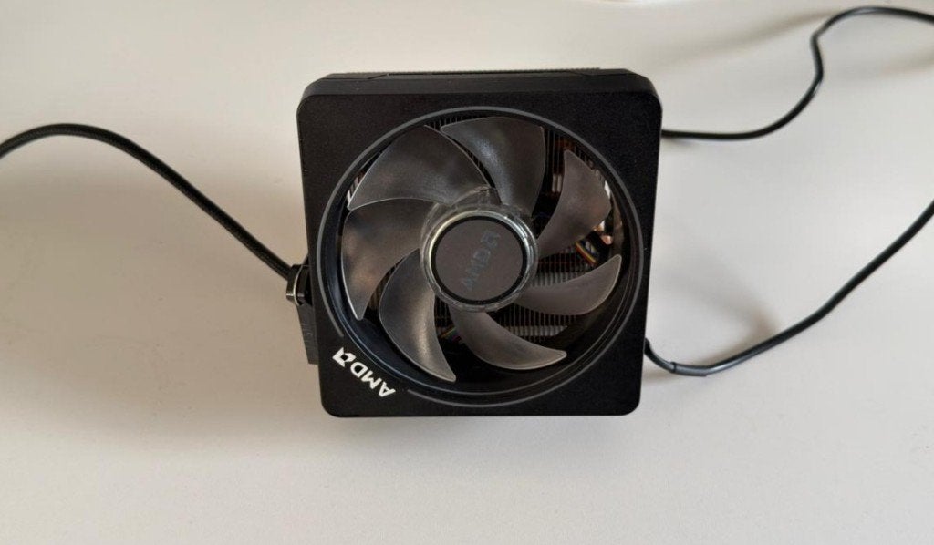 AMD Wraith Prism RGB CPU-koeler AM4 — zo goed als nieuw, Computers en Software, Computerkoelers, Ophalen of Verzenden, Zo goed als nieuw