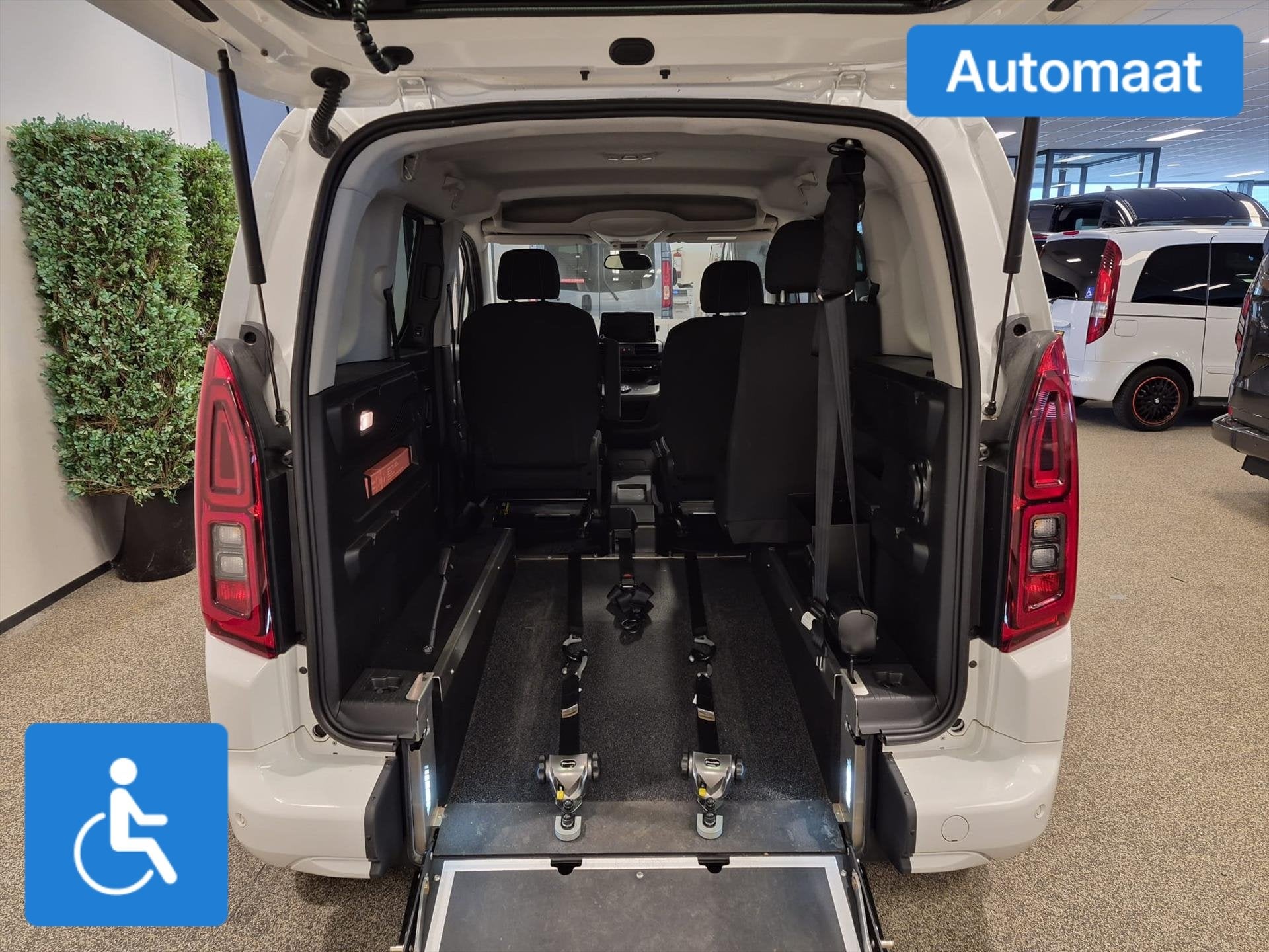Toyota Proace City Verso L1 Rolstoelauto Automaat 3+1, Auto's, Automaat, 12 maanden, Stof, Gebruikt