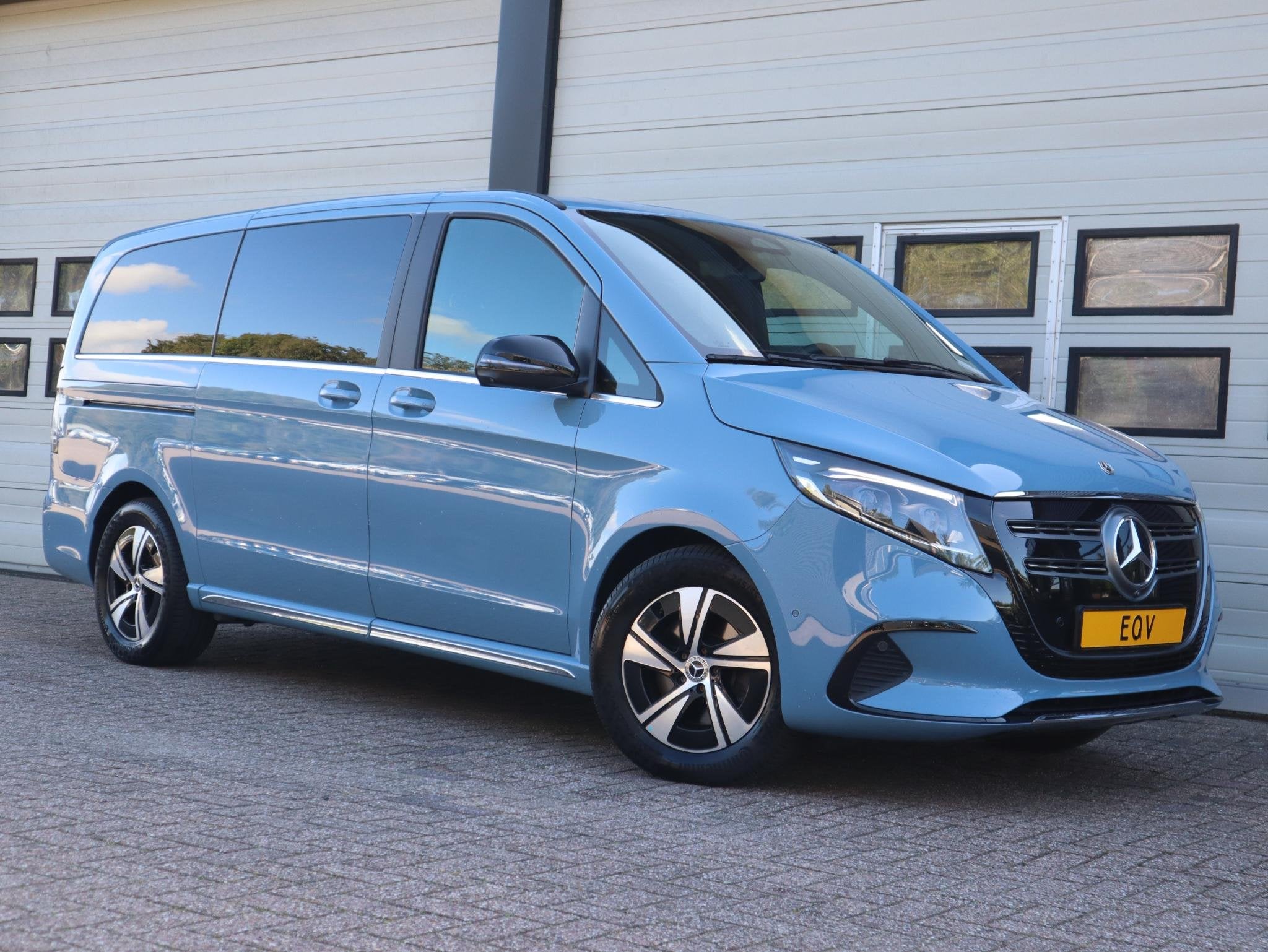Mercedes-Benz EQV 300 90 kWh Avantgarge AMG - 8 Pers - elc., Auto's, Gebruikt, 8 stoelen, Blauw, 90 kWh