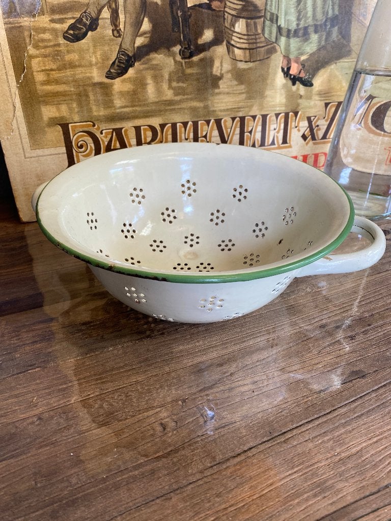 Brocante, vintage emaille vergiet - roomwit met groen randje, Ophalen of Verzenden