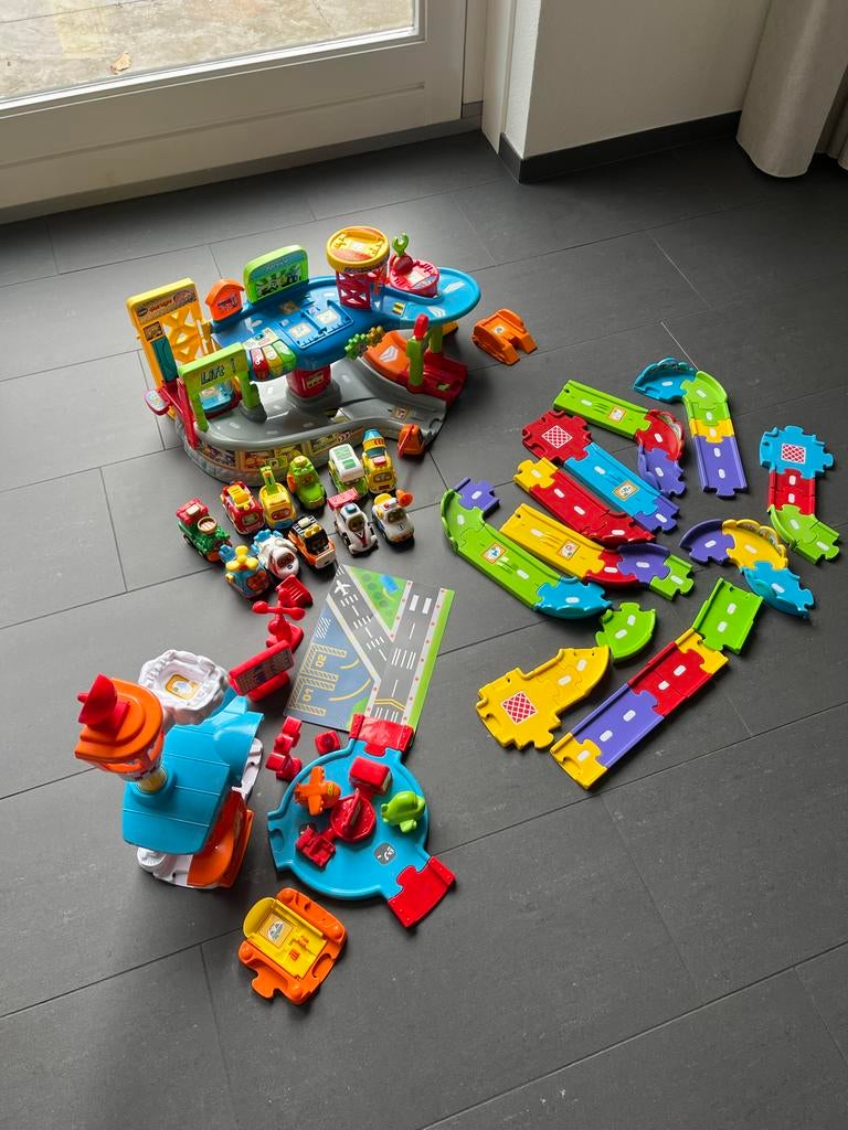 Vtech Toet toet auto’s garage en vliegveld, Kinderen en Baby's, Speelgoed | Speelgoedvoertuigen, Gebruikt, Ophalen