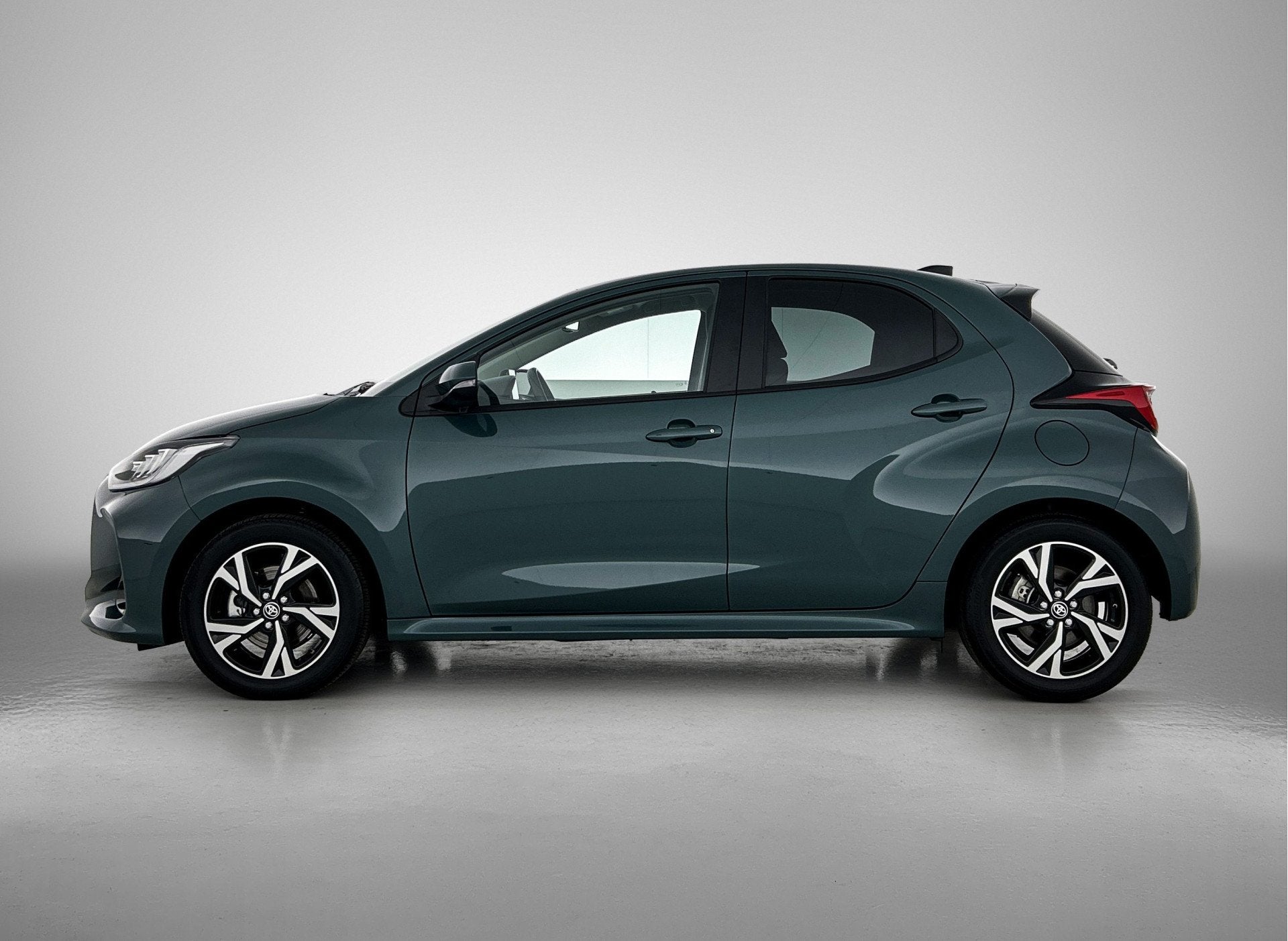 Toyota Yaris 1.5 Hybrid 115 Dynamic | BTW voertuig | Apple C, Auto's, Gebruikt, Hybride Elektrisch/Benzine, 3 cilinders, Yaris