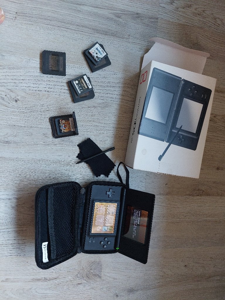Nintendo DS lite, Ophalen, Zwart, Zo goed als nieuw, Met beschermhoes of tas