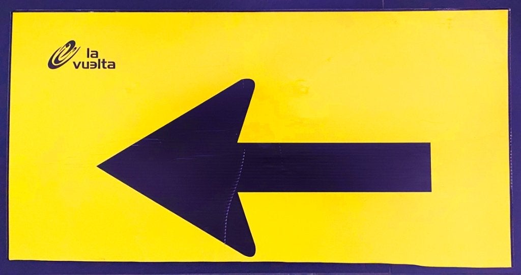Wielrennen bord LA VUELTA 59x31 cm (Ronde van Spanje), Ophalen of Verzenden, Zo goed als nieuw, Overige typen
