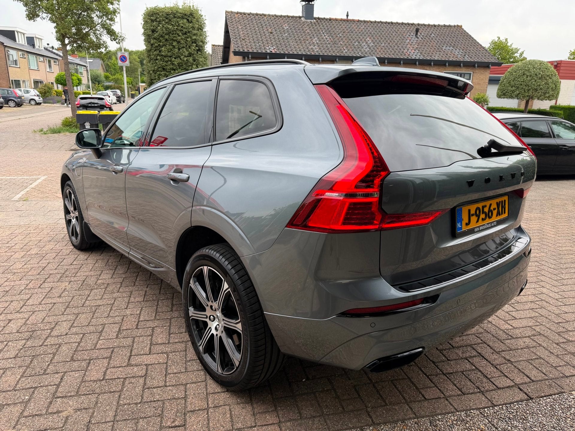 Volvo XC60 2.0 Recharge T8 AWD R-Design|Pano|Head-Up|Dealer, Automaat, Dealer onderhouden, Gebruikt, Euro 6