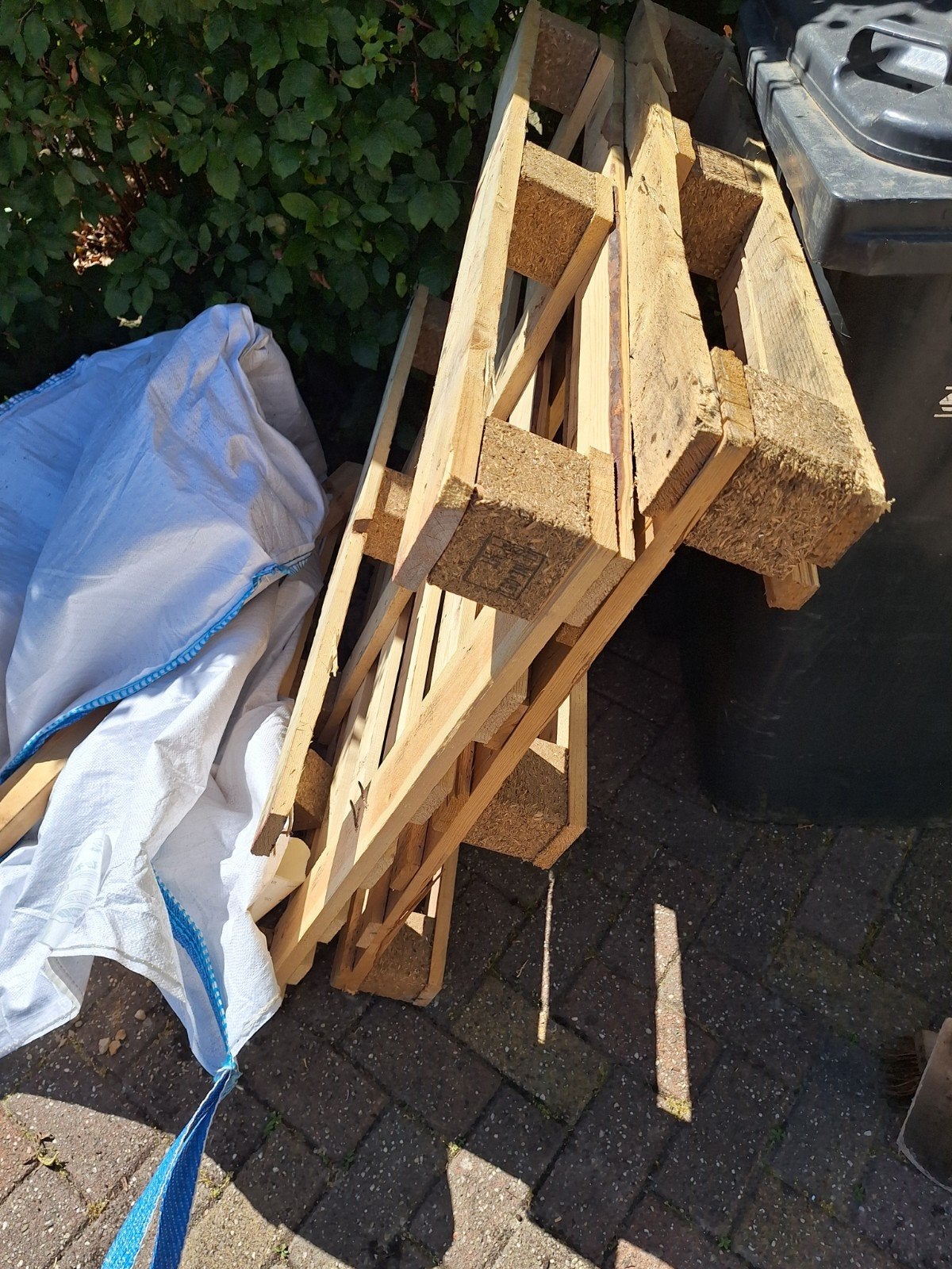 Gratis af te halen: 2 houten pallets, Ophalen, Gebruikt, Pallet, Minder dan 200 cm
