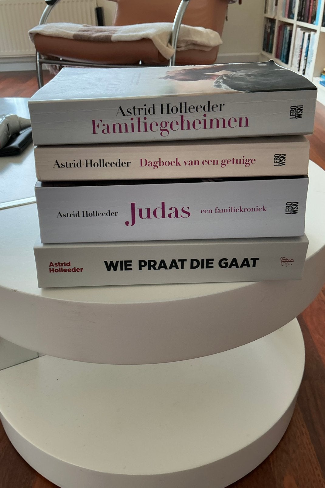 Twee boeken Astrid Holleeder, Ophalen of Verzenden, Zo goed als nieuw, Moestuin
