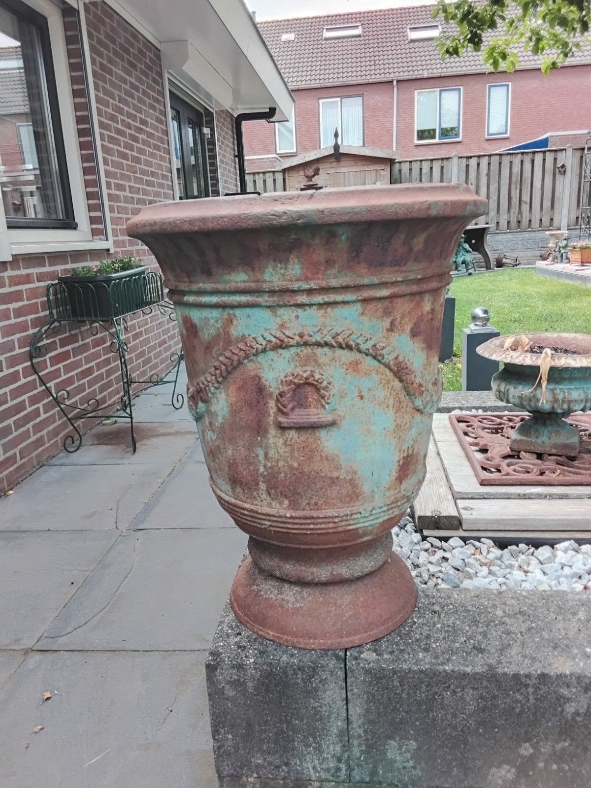 Grote Antieke Gietijzeren Bloempot met Patina, Ophalen, Gebruikt, Rond, Balkon