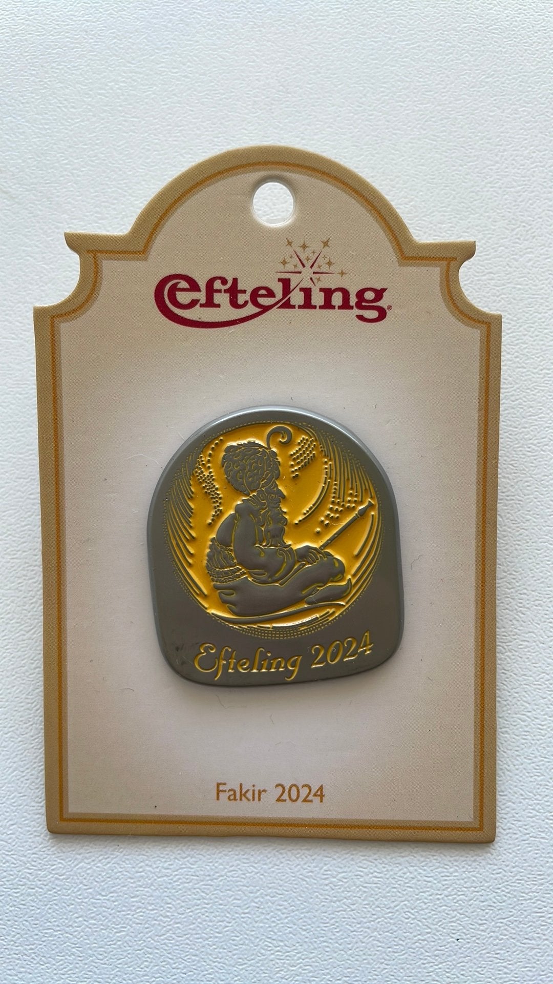 Efteling pin Fakir 2024 EPP 466 op kaartje, Ophalen of Verzenden, Nieuw, Button of Speldje