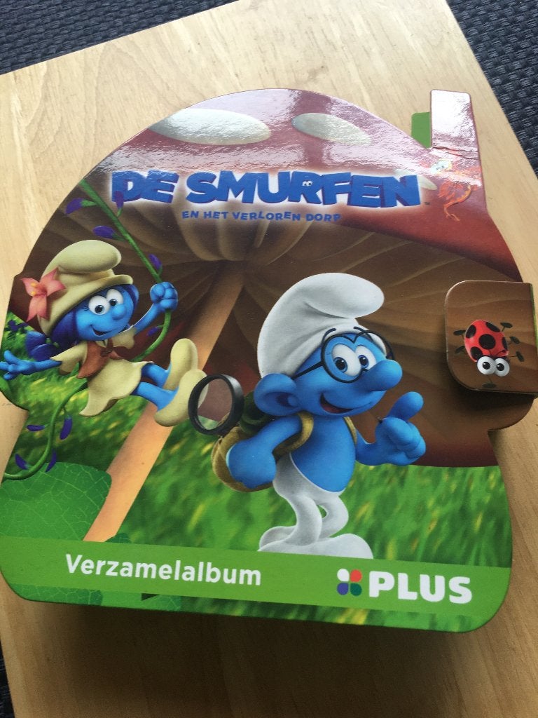album DE SMURFEN  het verloren dorp met 24-smurfjes, Ophalen of Verzenden, Nieuw, Verschillende Smurfen, Overige typen