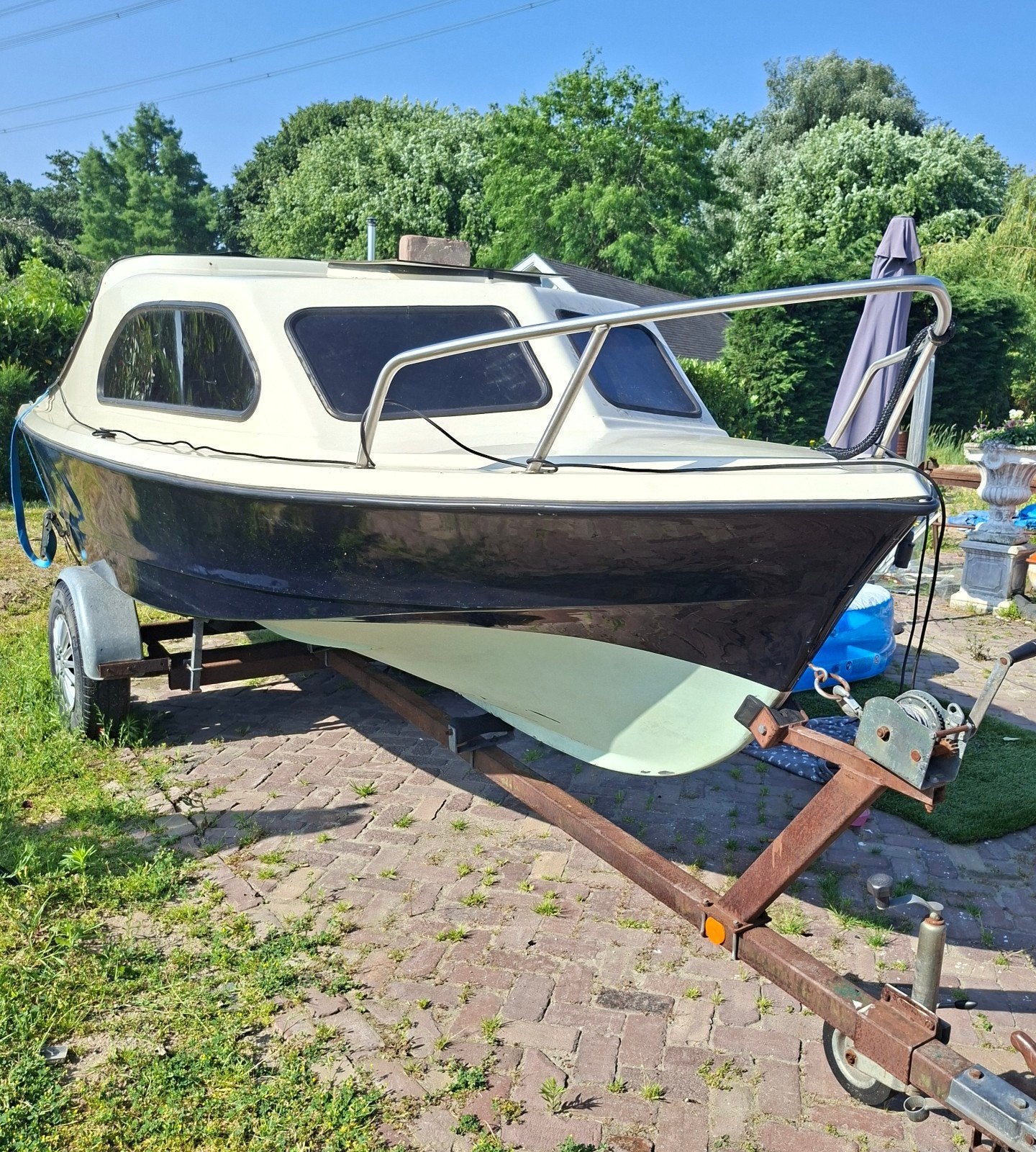 Kajuitboot met Mariner 25pk buitenboordmotor en trailer, Watersport en Boten, Kajuitboot, Ophalen, Buitenboordmotor, Trailer